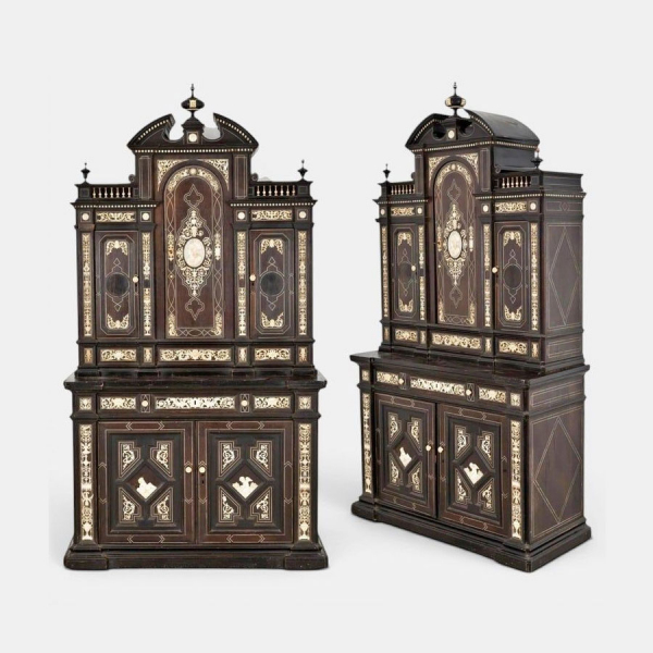 Aparador de dos cuerpos con marquetería de marfil, atribuido a Ferdinando Pogliani. Escuela italiana. Siglo XIX. 