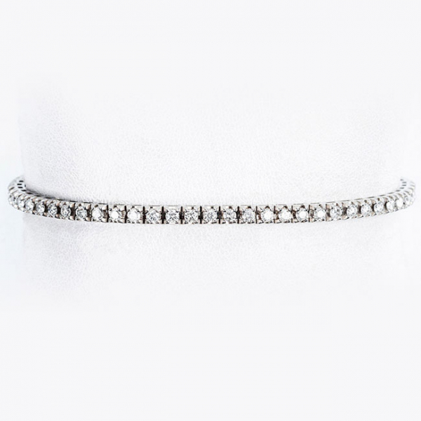 Pulsera rivière, en oro blanco con fila articulada de limpios y blancos diamantes, talla brillante