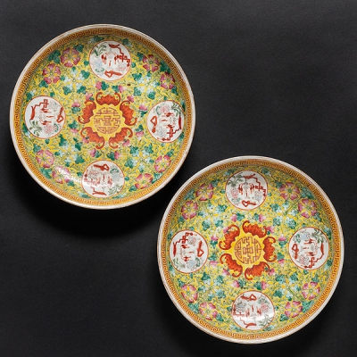 Pareja de platos en porcelana China familia rosa Dinastía Qing(1644-1912)