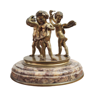 Escuela francesa, fles. del s.XIX.  Querubines m&uacute;sicos.  Escultura en bronce 
