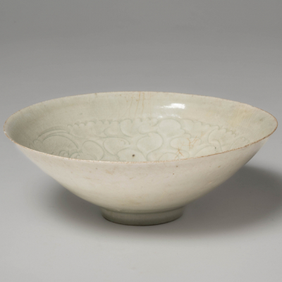 Cuenco en porcelana china de celad&oacute;n del siglo XIX