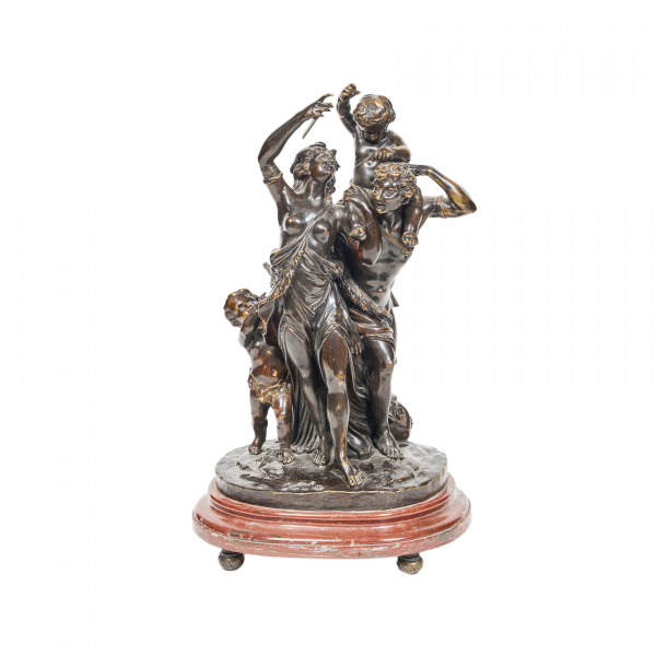 Despu&eacute;s de Claude M. Clodion (Francia, 1738-1814)  Familia napolitana.  Escultura en bronce patinado sobre peana en jaspe rojo. Firmada.