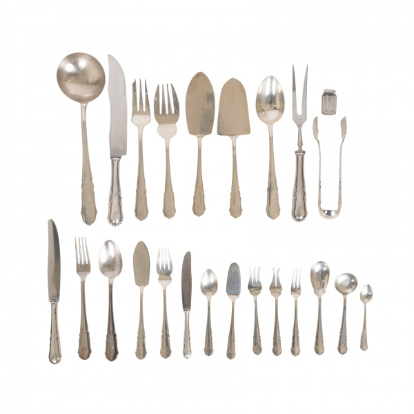 Cubertería en plata española punzonada, s.XX. 139 piezas.