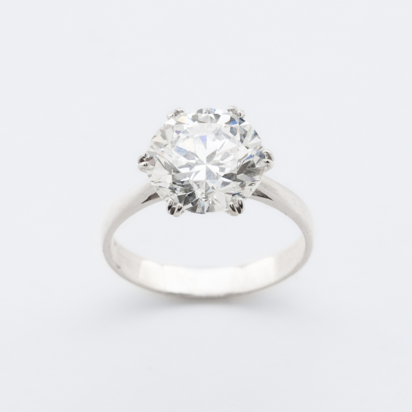 Sortija solitario en oro blanco con diamante de laboratorio talla brillante 
