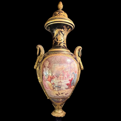 Monumental Jarr&oacute;n Rotatorio Francia del Siglo XIX.   Porcelana de S&egrave;vres con monturas de bronce dorado y pintura esmaltada.