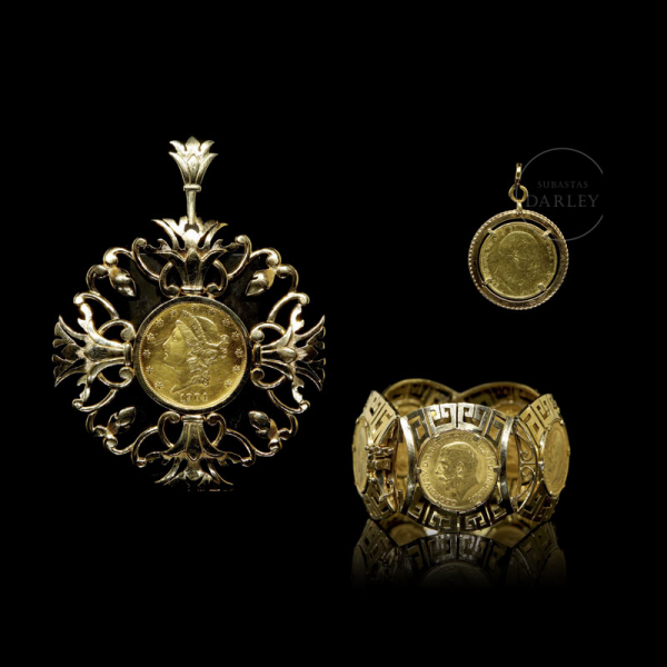 Conjunto de pulsera de oro "Georgius V", colgante "20 D&oacute;lares" y colgante "Eduardo VII". 
