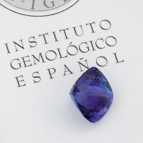 Tanzanita de 9,24 cts. talla cojín. Grado de color: violetish ble-vivid blue.