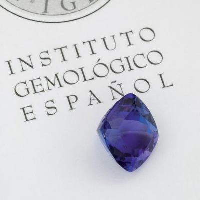 Tanzanita de 9,24 cts. talla cojín. Grado de color: violetish ble-vivid blue.