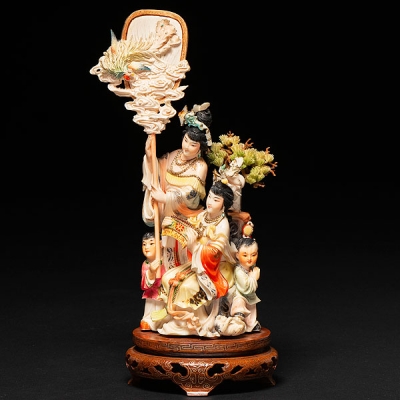 “Damas con Niños” Grupo escultórico Chino realizado en marfil tallado. Siglo XX