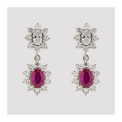 Pendientes en oro blanco formados por dos rosetones de diamantes talla brillante 