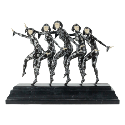 Siguiendo modelos de D&eacute;metre H. Chiparus. The Girls.  Escultura en bronce policromado sobre peana en m&aacute;rmol negro. Firmada. 