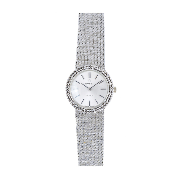 Reloj Omega Geneve de pulsera para señora. En oro blanco mate y brillo. Bisel con decoración de cordoncillo.