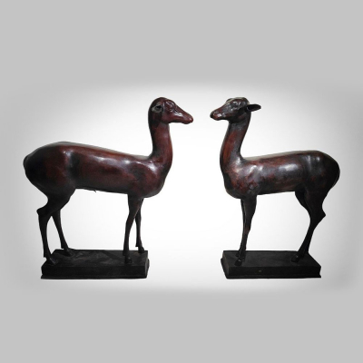 Pareja de Ciervos al estilo de la Antigüedad Clásica. Bronce patinado. principios del siglo XX