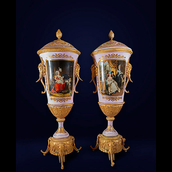 Pareja de grandes jarrones en porcelana francesa de Sèvres, Francia, siglo XIX.