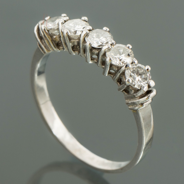 Anillo cinquillo en oro blanco de 18kt con brillantes.