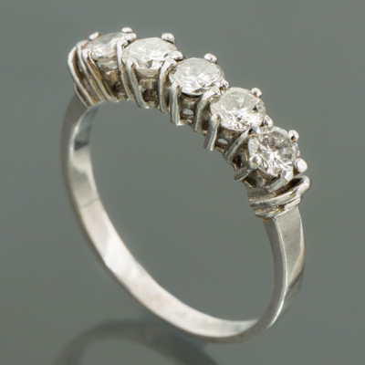 Anillo cinquillo en oro blanco de 18kt con brillantes.