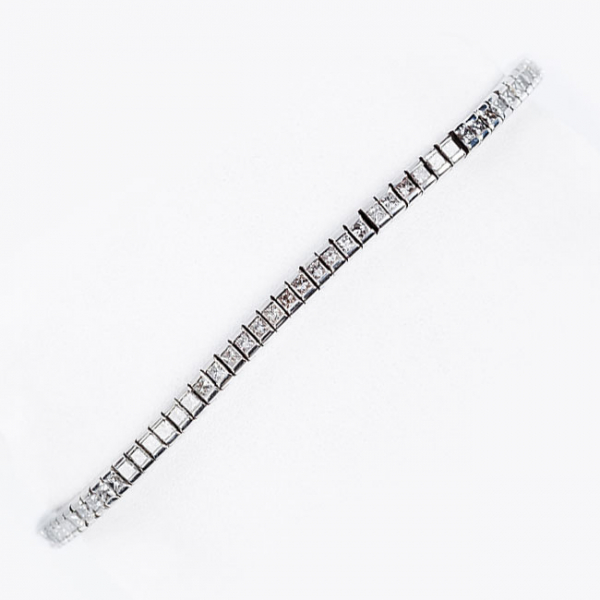 Pulsera rivi&egrave;re de alta joyer&iacute;a, en oro blanco 18 K, con fila articulada de limpios y blancos diamantes naturales 