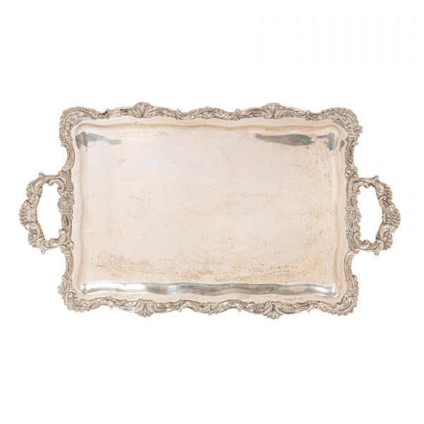 Bandeja con asas en plata punzonada con decoraci&oacute;n perimetral de motivos vegetales, s.XX.