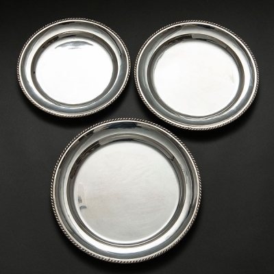 Bandejas circulares en plata española