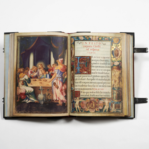 Facsímil capitulario del siglo XVI de Felipe II, cuyo original se encuentra en la Biblioteca del Palacio Real de Madrid.