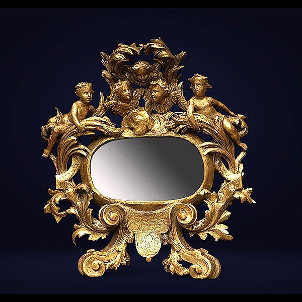 Espejo italiano con putti - Trabajo barroco veneciano del siglo XVII.   Espejo realizado en madera dorada con pan de oro.