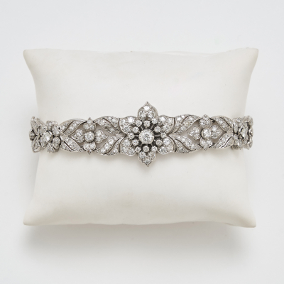 Pulsera diseño floral en platino con diamantes tallas brillante antigua y 8/8, c.1950.