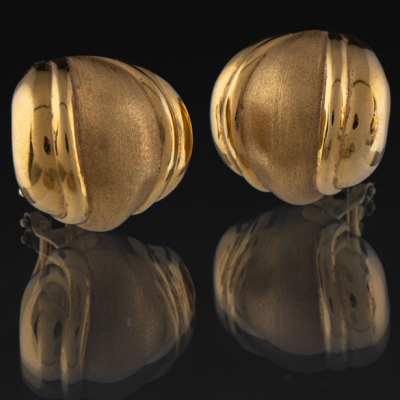 Pareja de pendientes en oro amarillo de 18 kt.