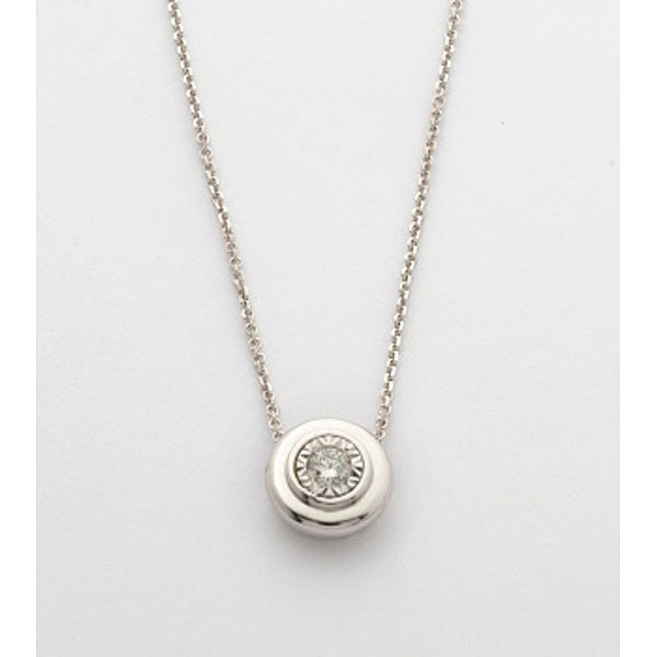 Cadena y colgante chatón en oro blanco con diamante talla brillante con un peso total de 0,12 cts. aprox.