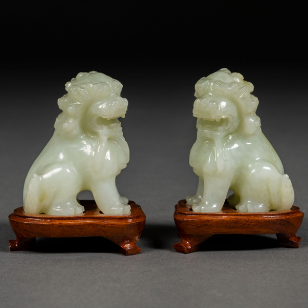 Pareja de leones foó en jadeita. Trabajo Chino, Siglo XX