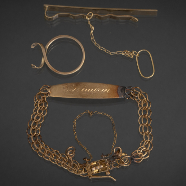 Miscelánea de piezas de oro amarillo de 18 kt.