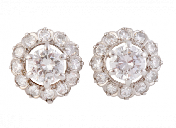 Pendientes rosetón de brillantes, con brillantes centrales que suman 2 ct, orlados de brillantes y montura de oro blanco de 18K.
