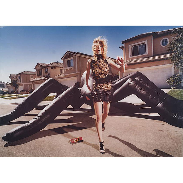David Lachapelle.  "Inflatable Spider (2002)". Fotografía. C-Print. Edición (2/3). Firmada