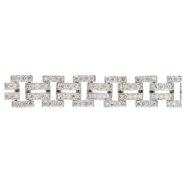 Pulsera de eslabones geométricos en oro blanco con diamantes talla brillante. Peso diamantes: 3,50 ct. aprox.