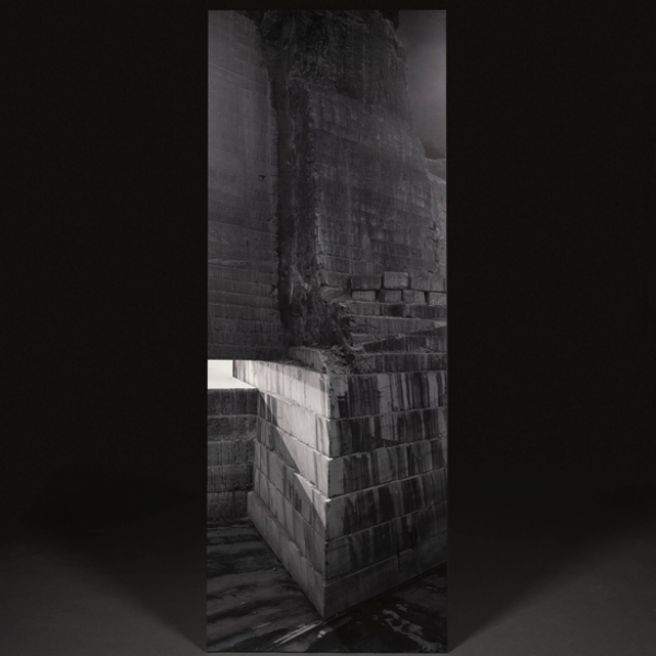 "Muros de Luz"  AITOR ORTIZ (Bilbao, 1971) 