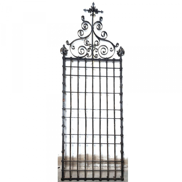 Importante Gran Reja Renacentista transición al Barroco española de palacio del siglo XVII en hierro forjado para ventana principal.