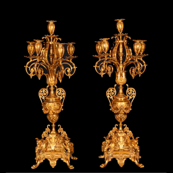 Magnífica Gran Pareja de Candelabros Restauración franceses en bronce dorado, siglo XIX.