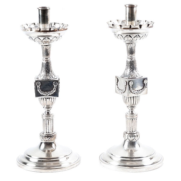 Pareja de candeleros de plata espa&ntilde;ola