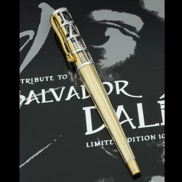 Importante Estilográfica Montblanc &quot;Tribute to Salvador Dalí&quot;.   Año 2004. Realizada en oro amarillo y oro blanco de 18 K. con brillantes. 