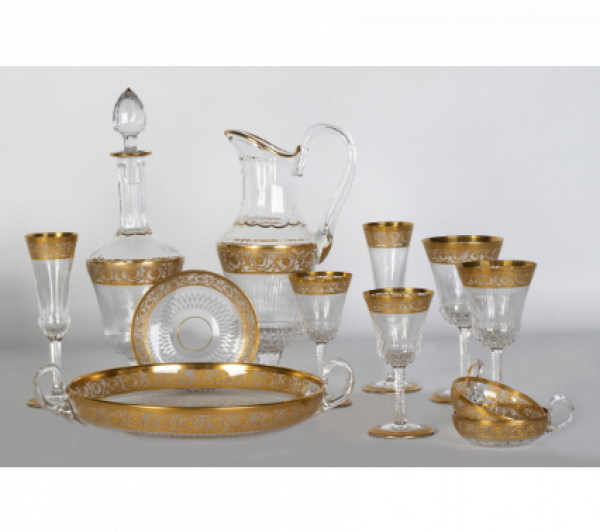 Cristaler&iacute;a "thistle gold" decorada con cenefa de oro Saint Louis, Francia, S. XX.