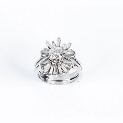 Sortija desmontable vintage, en oro blanco 18 K, formada por anillo solitario central con un limpio y blanco diamante 