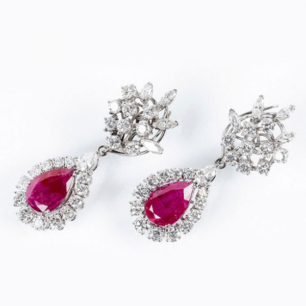 Pendientes largos vintage en oro blanco 18 K y limpios y blancos diamantes naturales 
