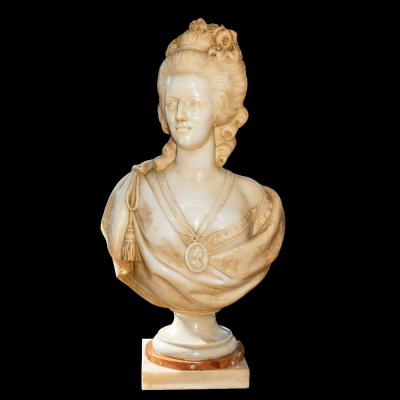 "Busto de Mar&iacute;a Antonieta" Finales del Siglo XVIII.    Escultura tallada en m&aacute;rmol.