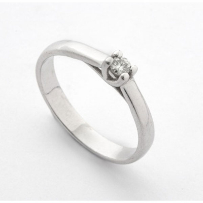 Solitario en oro blanco con diamante talla brillante con un peso total de 0,10 cts. aprox.