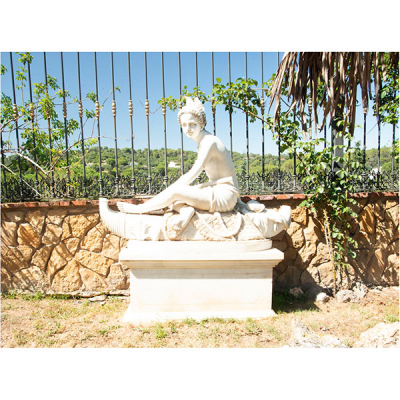  Sirena escultura en mármol de Carrara, Italia, principios siglo XX.