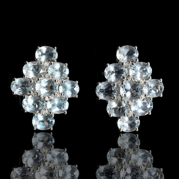 Pendientes de diamantes y aguamarinas en oro blanco de 18 kt.  
