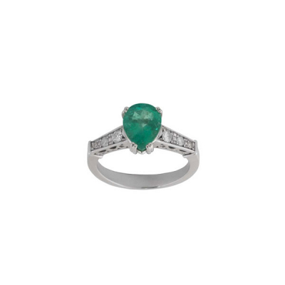 Sortija en oro blanco 18 K con una bonita esmeralda, talla perilla, en garras 