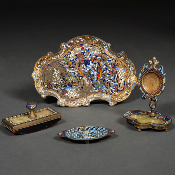 Conjunto de cuatro piezas en bronce y esmalte cloisonné con ónix verde. Trabajo francés siglo XIX.