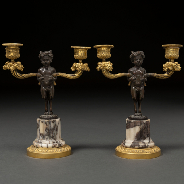 Pareja de candelabros de dos luces franceses del siglo XIX