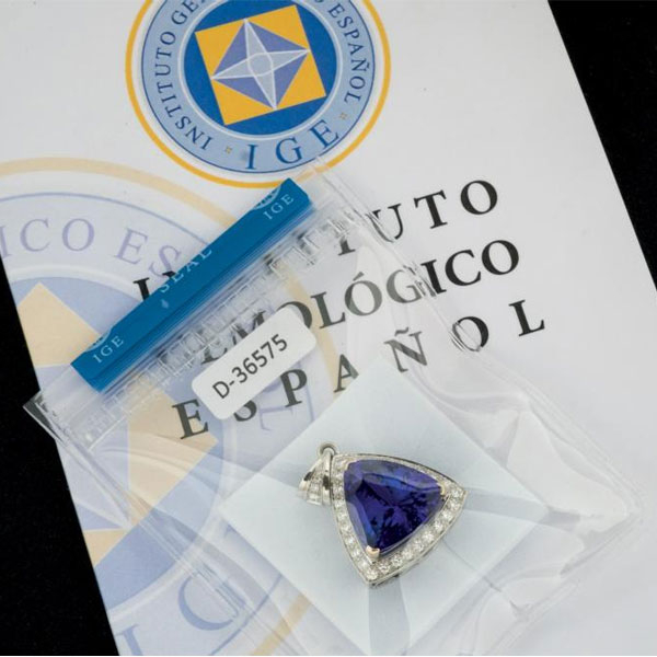 Colgante de oro con tanzanita y brillantes