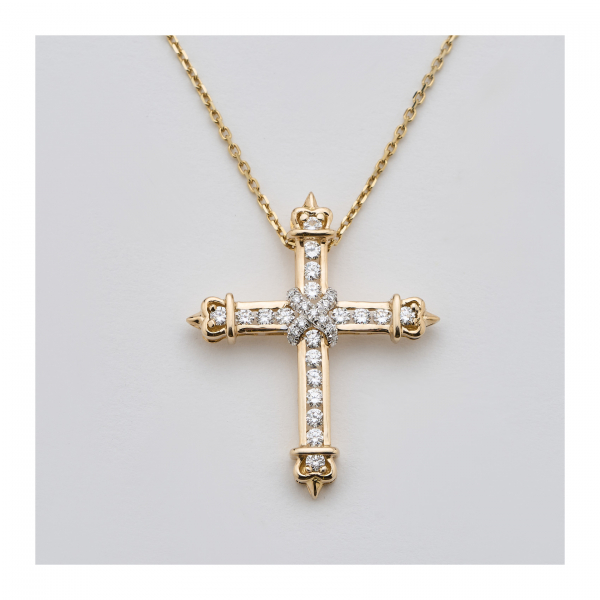 Colgante diseño cruz en oro con diamantes talla brillante engastados en garras y carril